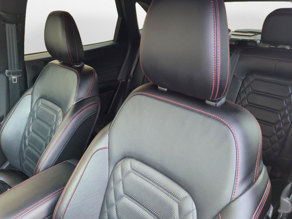 Used 2024 Ford Escape ST-Line Elite w/ Premium Technology Package AWD/4WD image 11