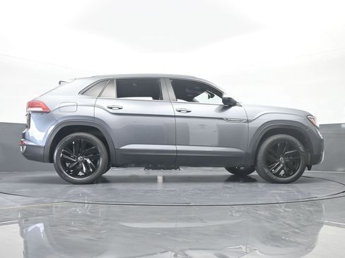 Used 2022 Volkswagen Atlas Cross Sport SE w/ Black Wheel Package image 64