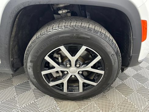 Used 2024 Jeep Grand Cherokee L Limited RWD image 14