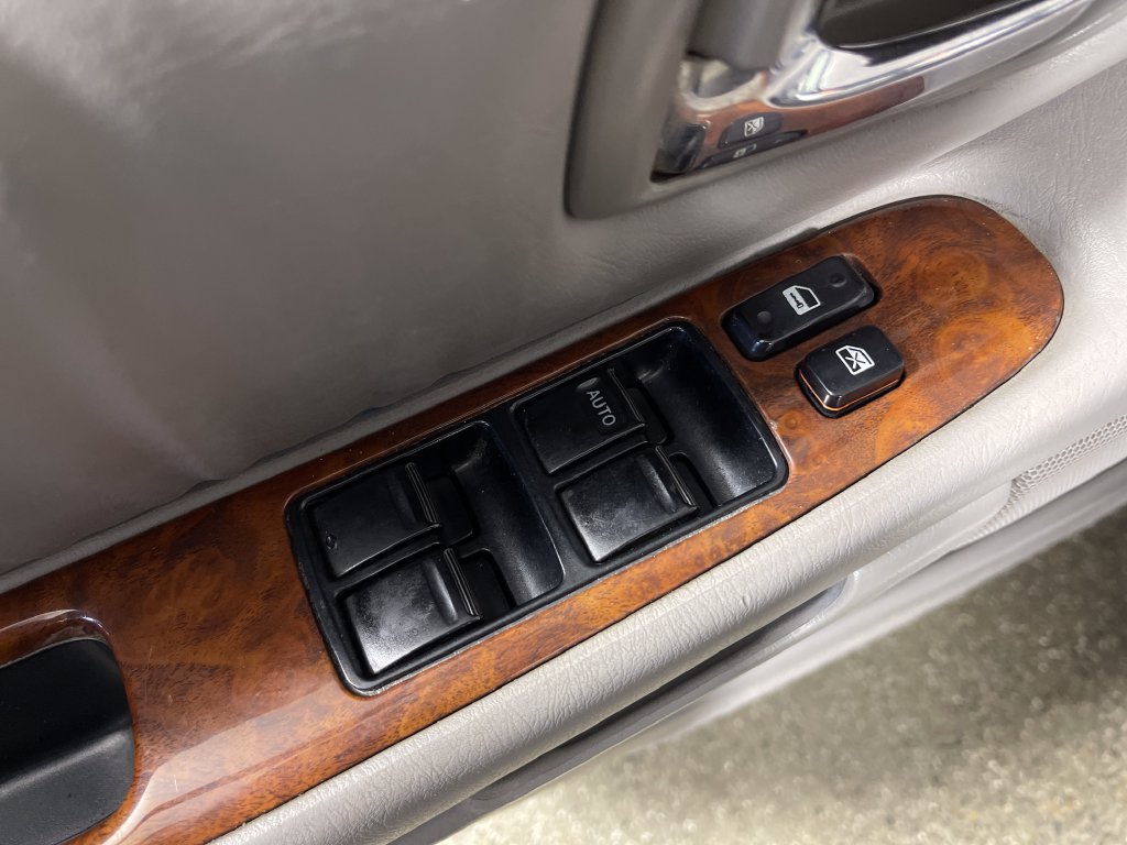 Used 2001 Toyota Avalon XLS w/ Option Pkg 6 FWD image 16