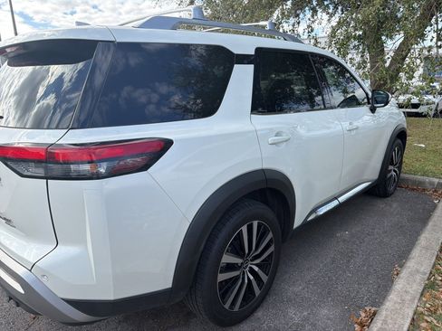 Used 2023 Nissan Pathfinder Platinum w/ Cargo Package image 4