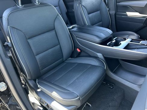 Used 2025 Buick Enclave Sport Touring FWD image 28