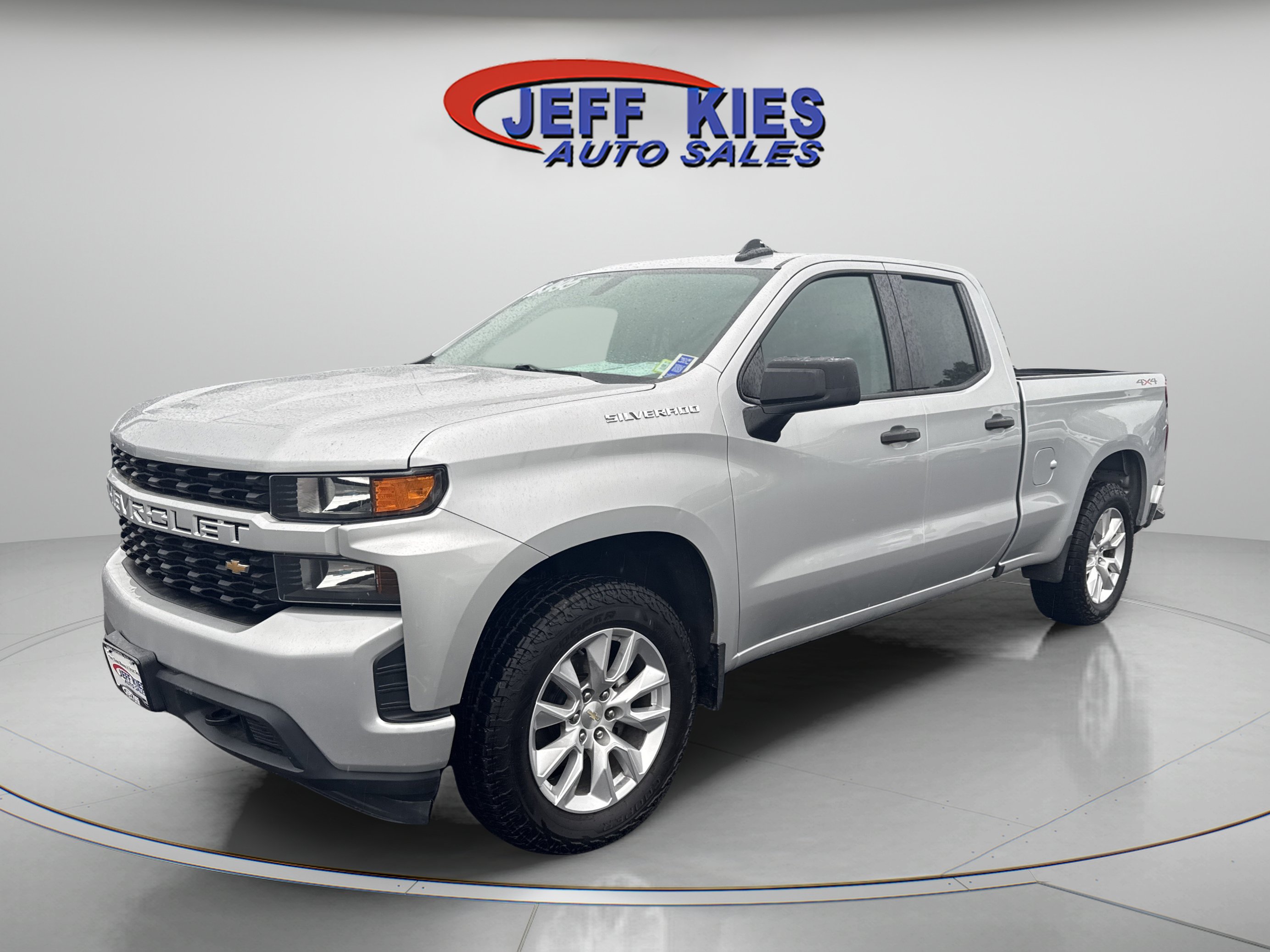 Used 2020 Chevrolet Silverado 1500 Custom w/ Custom Value Package AWD/4WD image 1