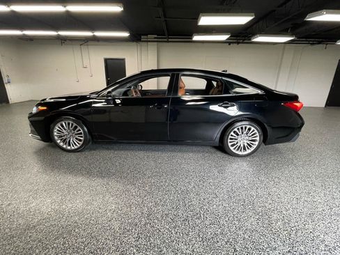 Used 2019 Toyota Avalon Limited w/ Advanced Safety Package FWD image 11