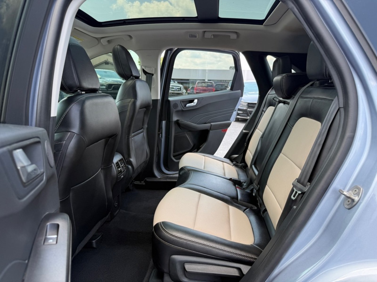 Used 2022 Ford Escape Titanium w/ Titanium Elite Package AWD/4WD image 30