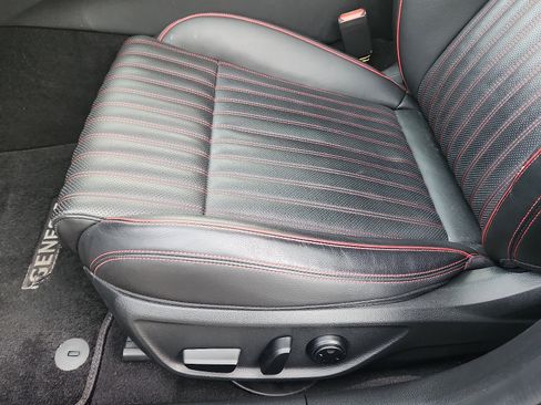 Used 2023 Genesis G70 2.0T w/ Sport Prestige Package image 25