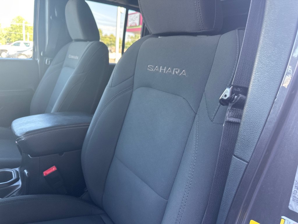 Used 2018 Jeep Wrangler Unlimited Sahara AWD/4WD image 20