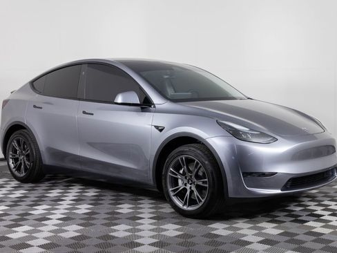 Used 2025 Tesla Model Y Long Range image 10