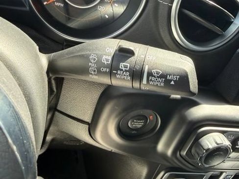Used 2018 Jeep Wrangler Unlimited Sahara AWD/4WD image 21