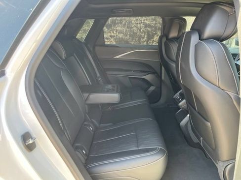 Used 2024 Cadillac Lyriq Luxury RWD image 16