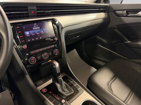 Used 2022 Volkswagen Passat 2.0T SE FWD image 20