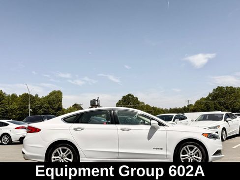 Used 2018 Ford Fusion SE w/ Equipment Group 602A FWD image 6