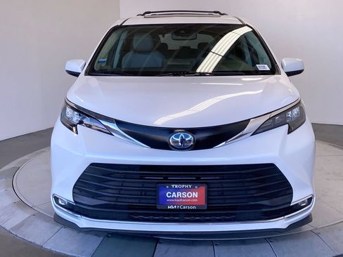 Used 2024 Toyota Sienna XLE w/ XLE Plus Package AWD/4WD image 8