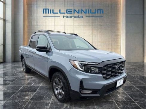 Used 2025 Honda Ridgeline TrailSport image 2
