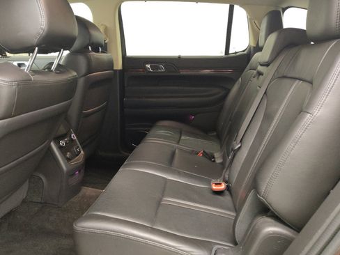 Used 2019 Lincoln MKT AWD image 18