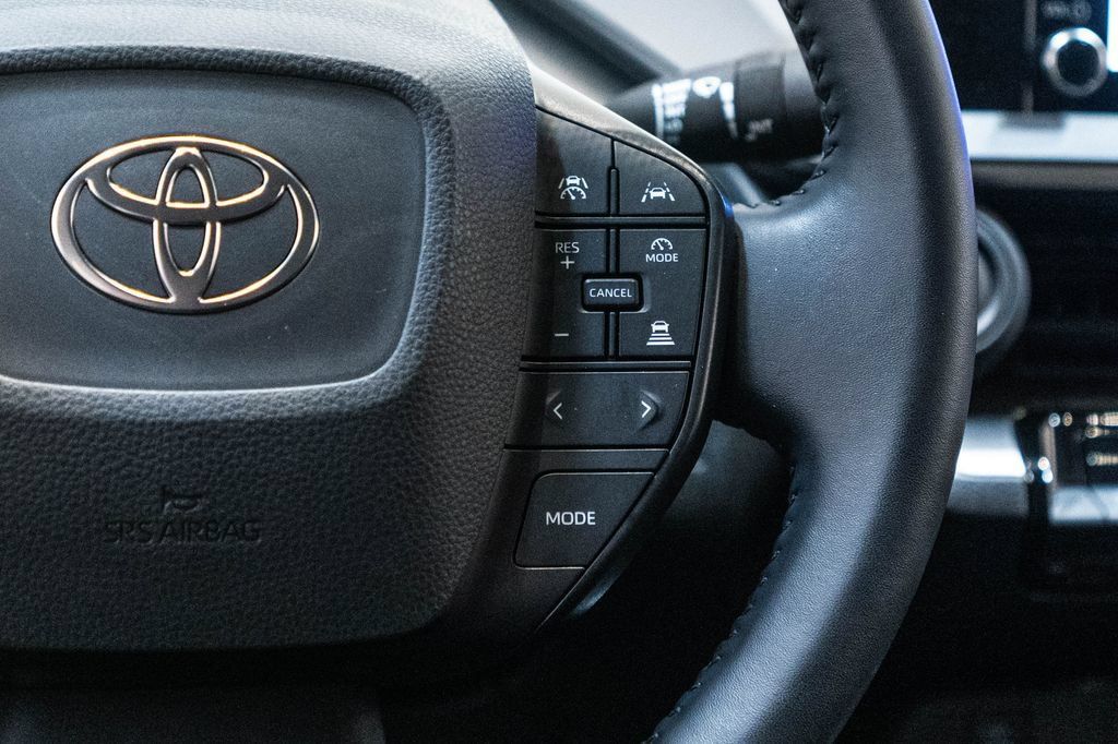 Used 2025 Toyota Prius LE FWD image 19