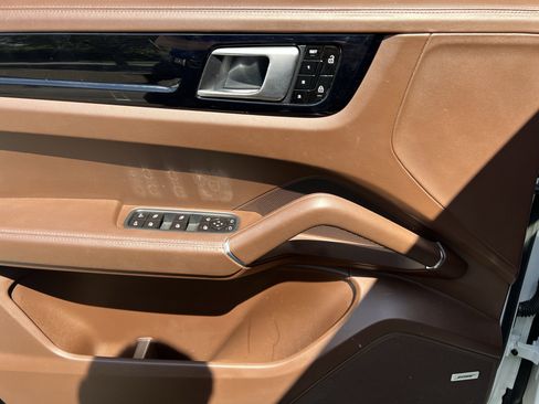 Used 2021 Porsche Cayenne image 14