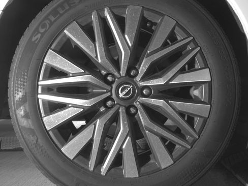 Used 2025 Nissan Altima 2.5 SV FWD image 15