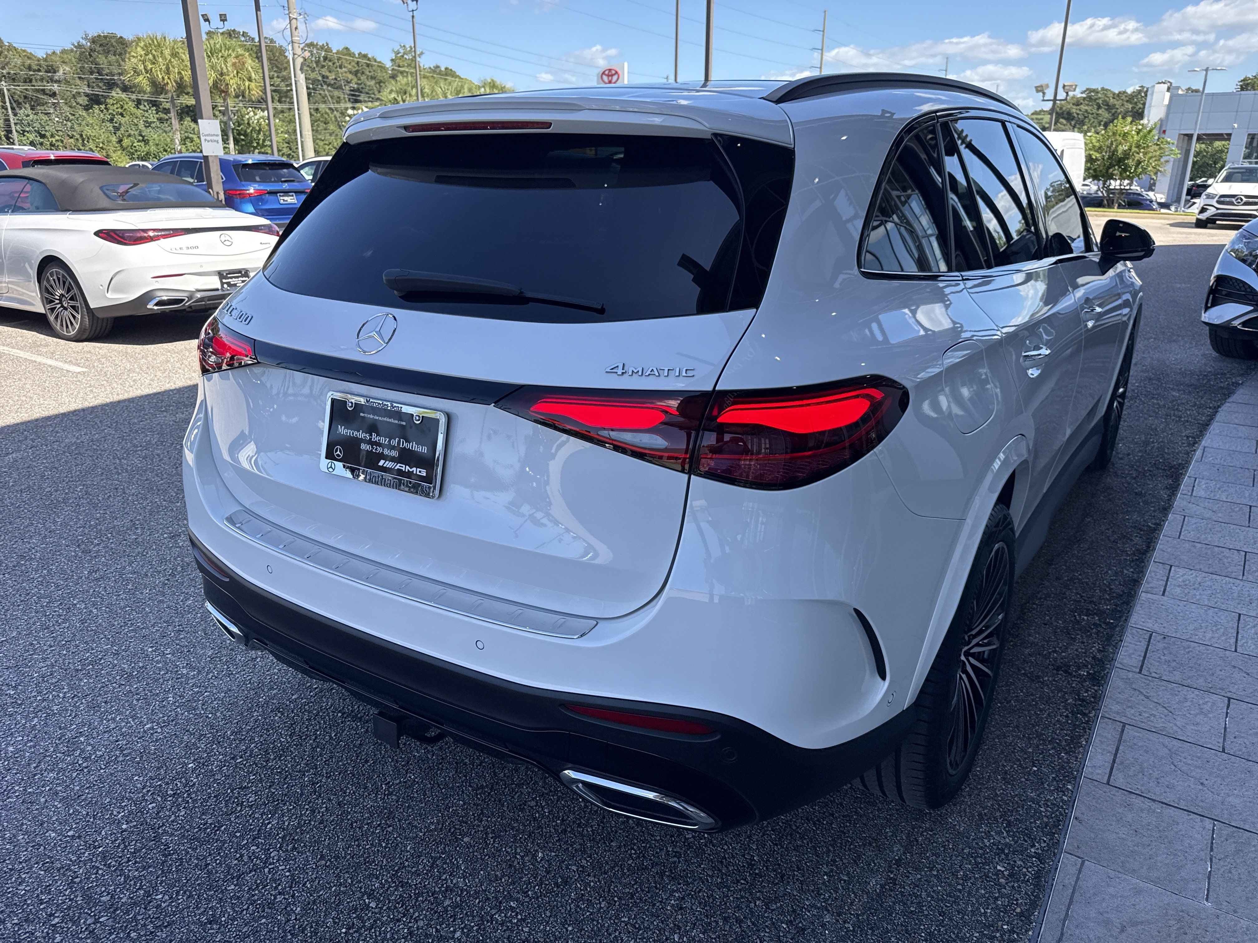 Used 2025 Mercedes-Benz GLC 300 4MATIC image 4