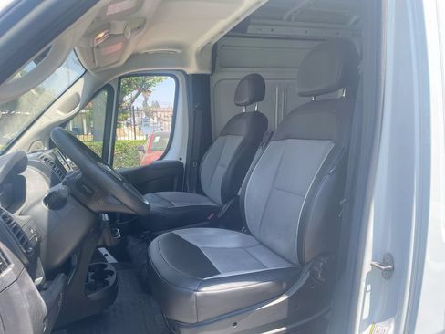 Used 2025 RAM ProMaster 2500 w/ Convenience Group FWD image 13
