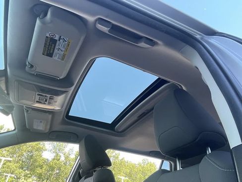 Used 2021 Toyota RAV4 XLE w/ Convenience Package AWD/4WD image 18