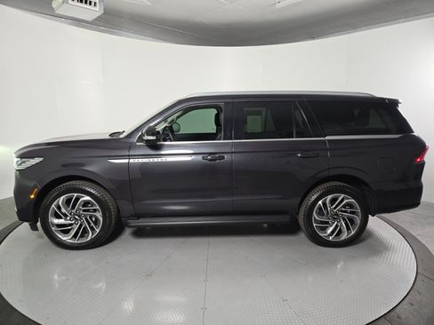 New 2026 Lincoln Navigator Premiere AWD/4WD image 8