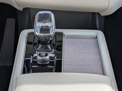 New 2026 Volvo XC90 T8 Ultra w/ Protection Package Premier image 9