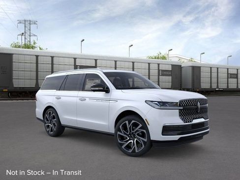 New 2026 Lincoln Navigator Reserve image 8