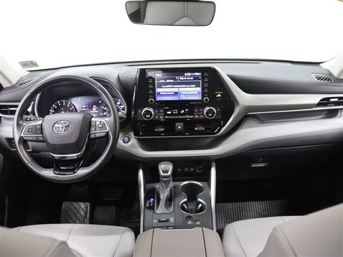 Used 2021 Toyota Highlander XLE image 20