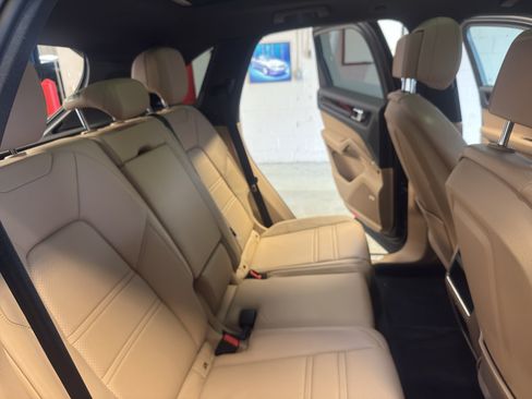 Used 2019 Porsche Cayenne AWD/4WD image 26