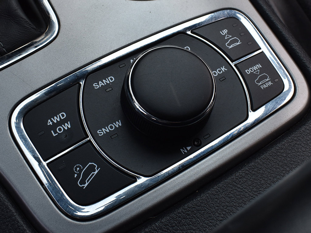 Used 2020 Jeep Grand Cherokee Overland AWD/4WD image 20