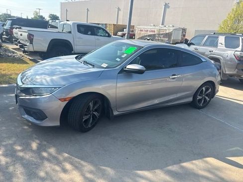 Used 2017 Honda Civic Touring image 7