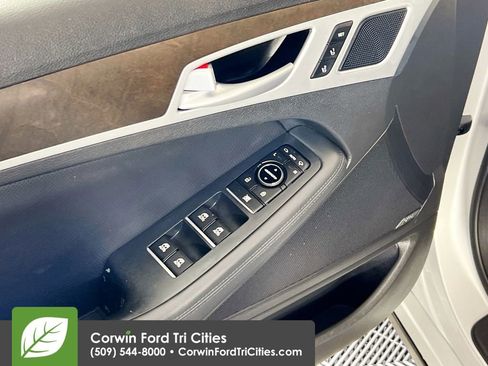 Used 2015 Hyundai Genesis 5.0 image 12