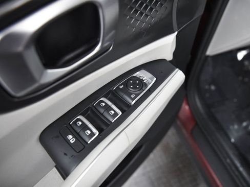 Used 2025 Kia Sorento S image 12