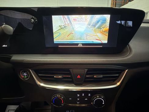 Certified 2024 Buick Encore GX Preferred FWD image 17
