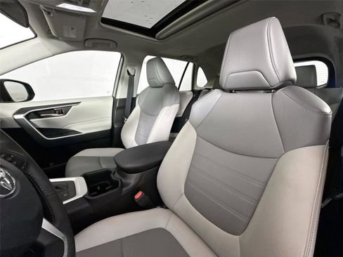 Certified 2022 Toyota RAV4 XLE Premium image 3