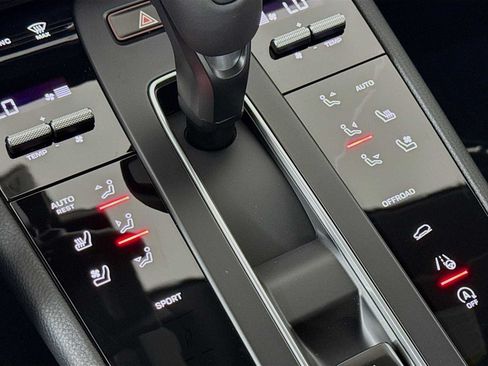 New 2026 Porsche Macan AWD/4WD image 21