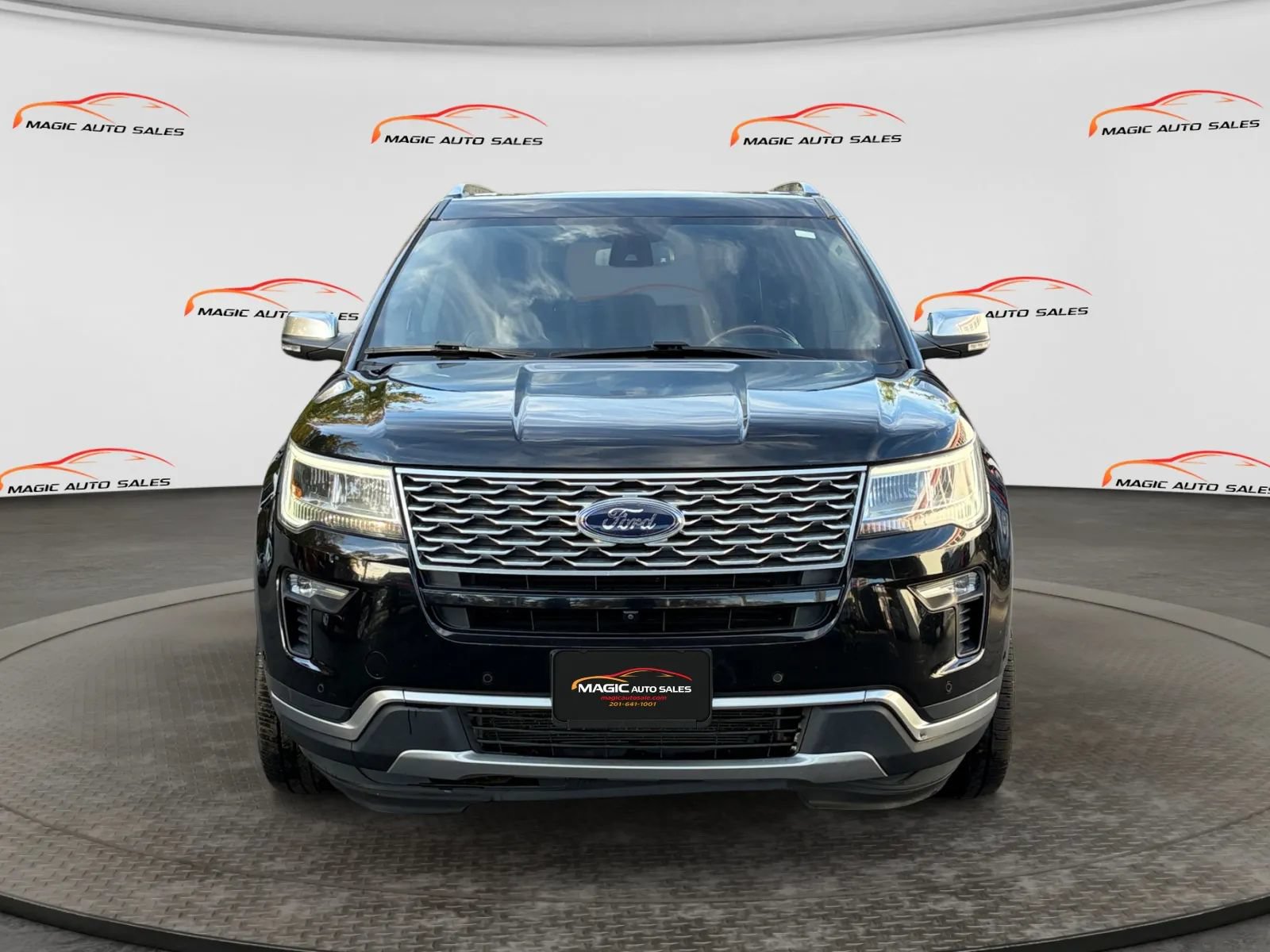 Used 2018 Ford Explorer Platinum AWD/4WD image 3