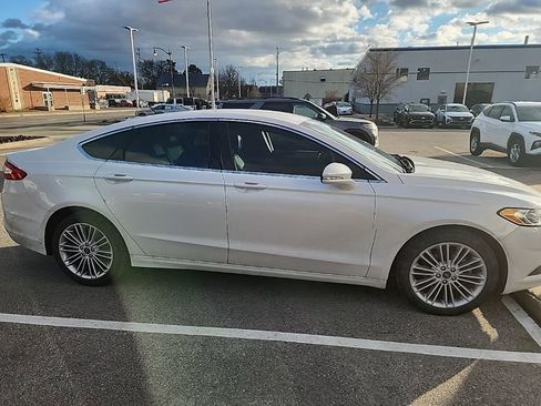 Used 2015 Ford Fusion SE w/ Equipment Group 202A image 4