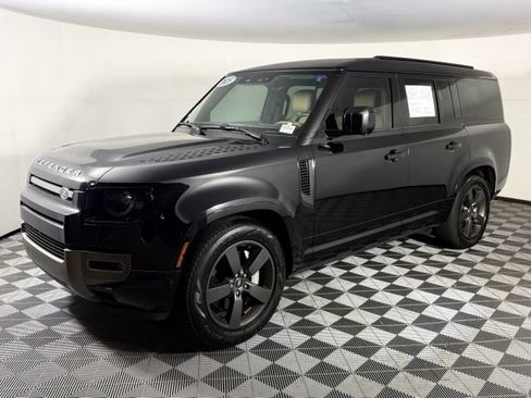 Used 2025 Land Rover Defender 130 X-Dynamic SE AWD/4WD image 2