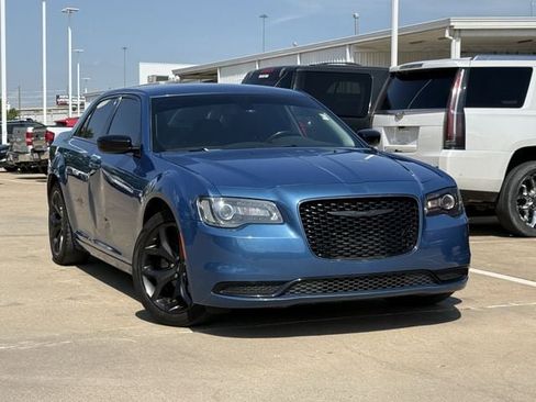 Used 2022 Chrysler 300 Touring w/ Sport Appearance Package RWD image 2