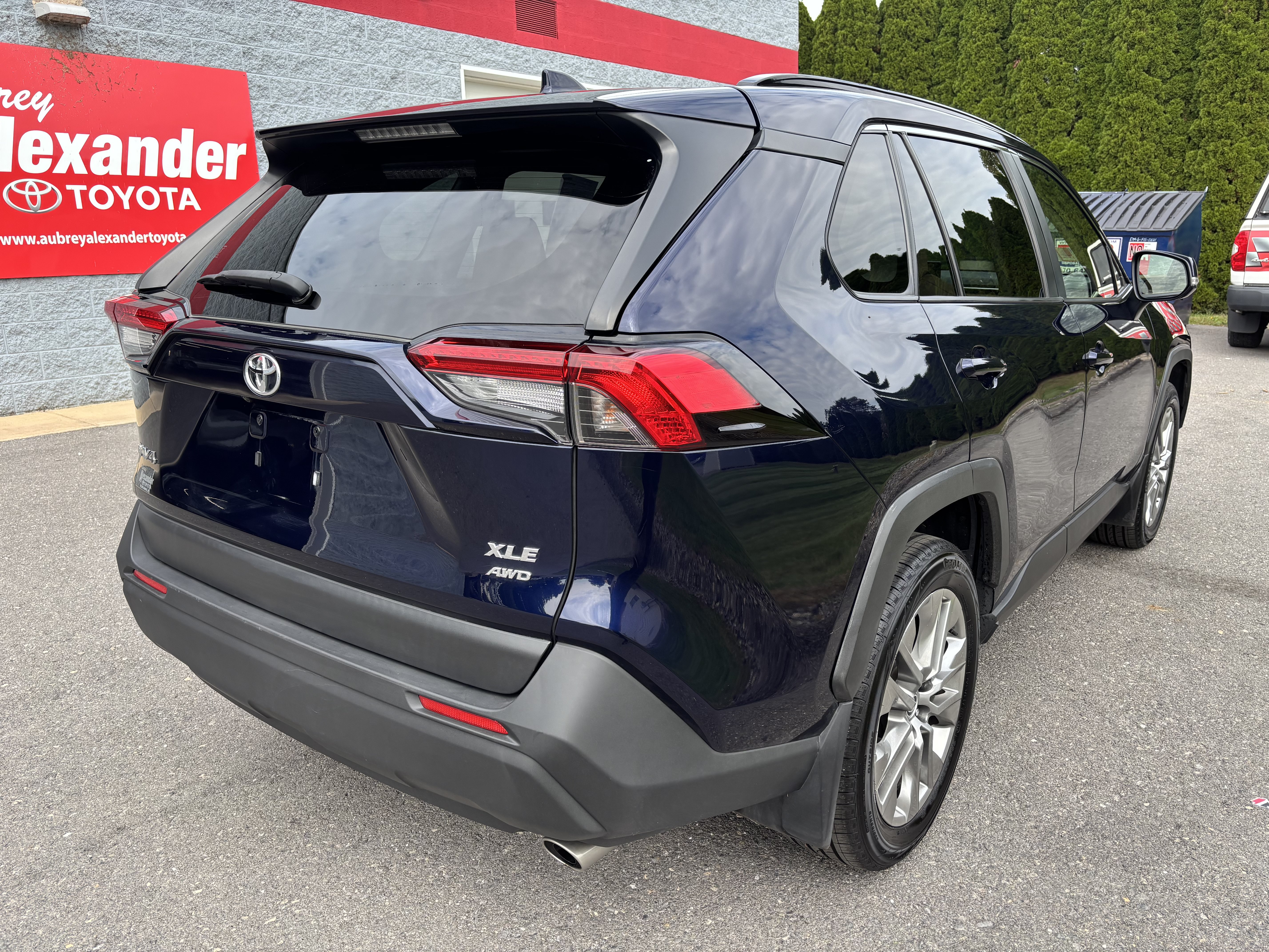Used 2020 Toyota RAV4 XLE Premium AWD/4WD image 3