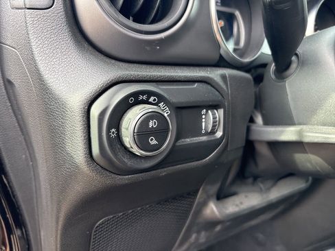 Used 2023 Jeep Gladiator Sport image 16