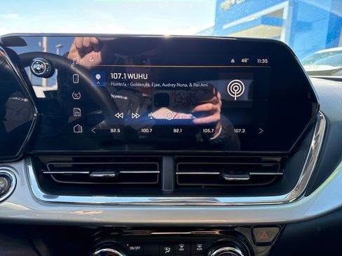 Used 2025 Chevrolet Trax LT w/ LT Convenience Package image 22