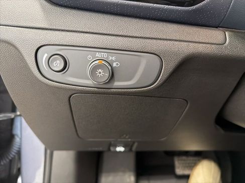 Used 2022 Chevrolet Bolt EUV Premier w/ Launch Edition image 15