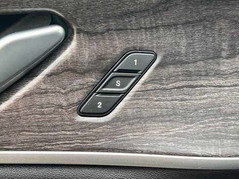 Used 2024 Jeep Grand Cherokee L Limited w/ Black Appearance Package image 19