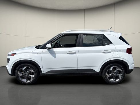 Used 2025 Hyundai Venue SEL FWD image 4