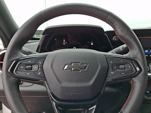 Used 2025 Chevrolet Trax RS w/ Driver Confidence Package FWD image 19