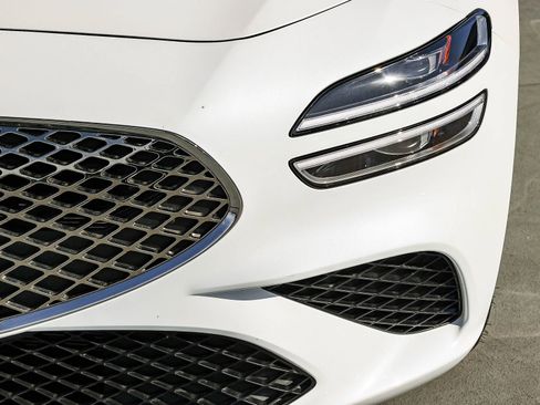 Used 2025 Genesis G70 2.5T image 10