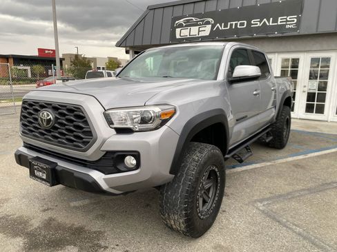 Used 2020 Toyota Tacoma TRD Off-Road image 3